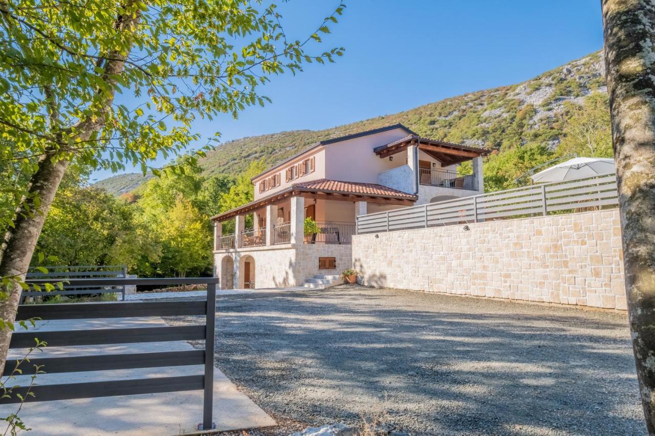 Amazing 4 Bedroom Villa With Swimming Pool And Wifi, Family Frendly Tribalj  Zewnętrze zdjęcie