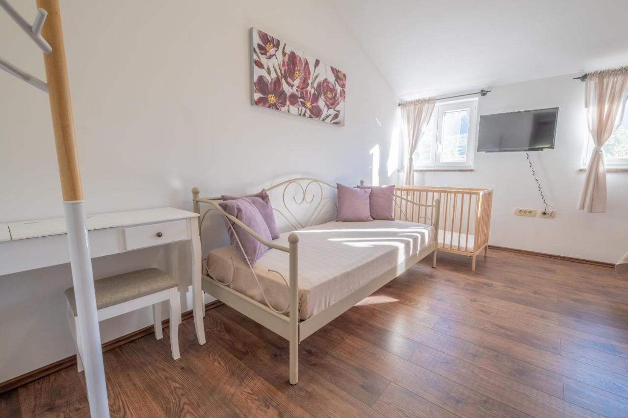 Amazing 4 Bedroom Villa With Swimming Pool And Wifi, Family Frendly Tribalj  Zewnętrze zdjęcie